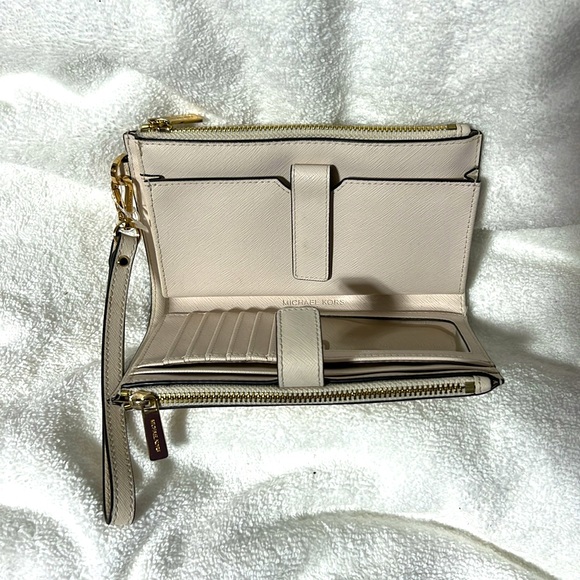 Michael Kors Jet Set Travel Double zipper wristlet - Picture 3 of 6